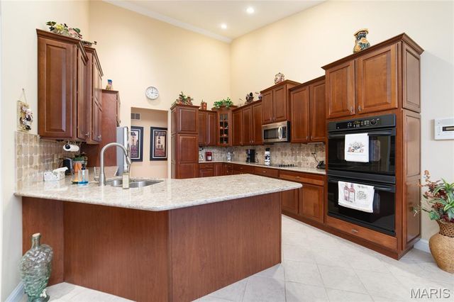 1156 Hollow Valley Court, St Charles, MO 63304