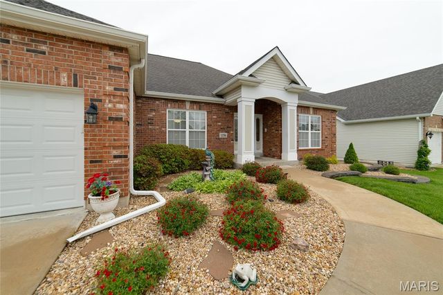 1156 Hollow Valley Court, St Charles, MO 63304