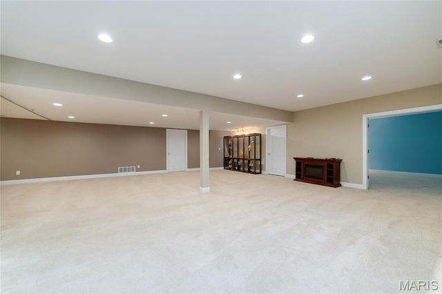 1156 Hollow Valley Court, St Charles, MO 63304