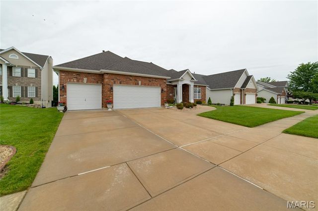 1156 Hollow Valley Court, St Charles, MO 63304