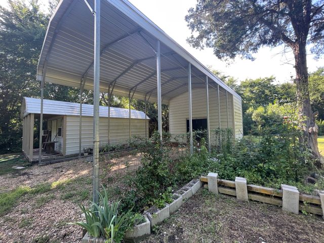 818 SE County Road 2260, Corsicana, TX 75109