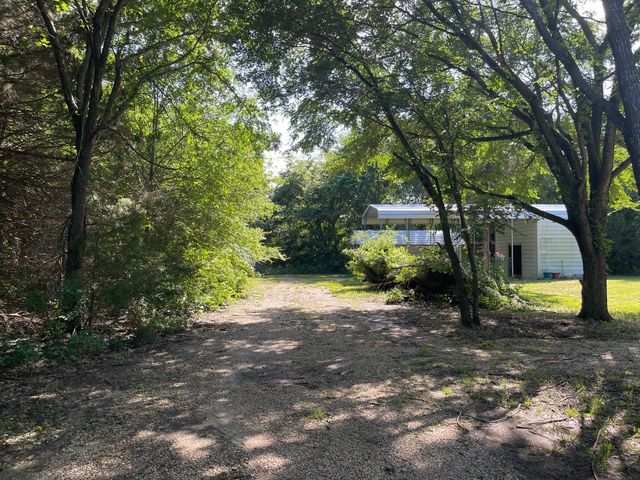 818 SE County Road 2260, Corsicana, TX 75109