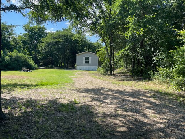 818 SE County Road 2260, Corsicana, TX 75109