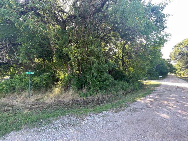 818 SE County Road 2260, Corsicana, TX 75109