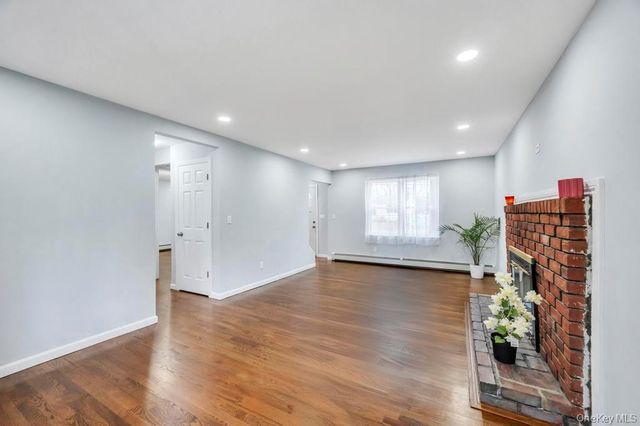 4 Dourland Road, Medford, NY 11763