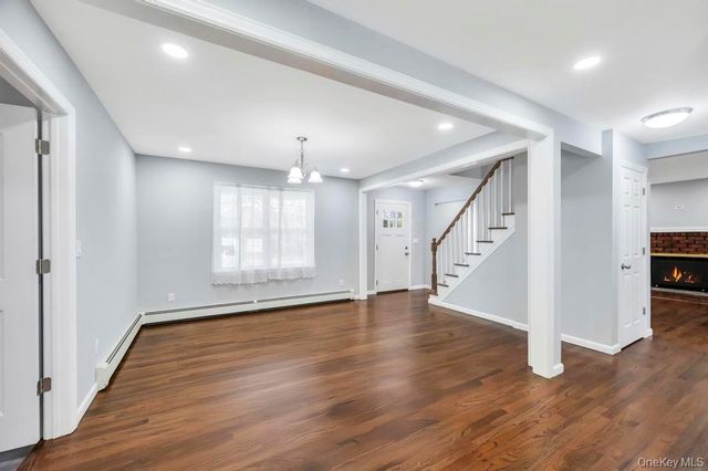 4 Dourland Road, Medford, NY 11763