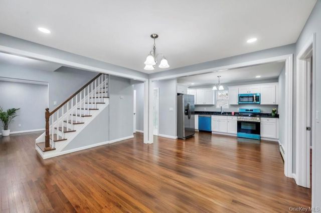 4 Dourland Road, Medford, NY 11763