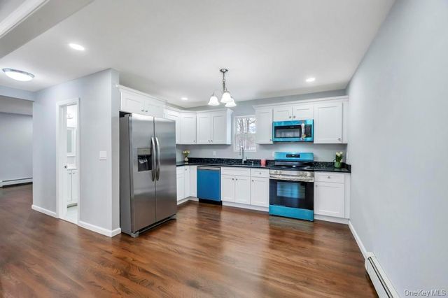 4 Dourland Road, Medford, NY 11763