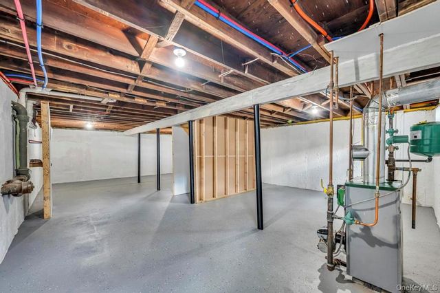 4 Dourland Road, Medford, NY 11763