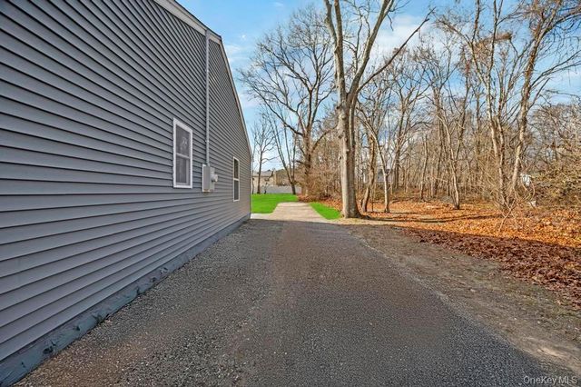 4 Dourland Road, Medford, NY 11763