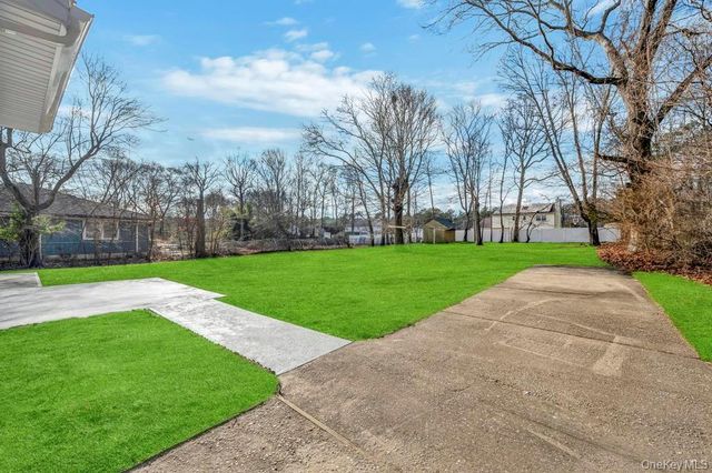 4 Dourland Road, Medford, NY 11763