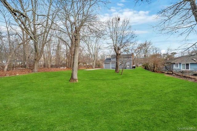 4 Dourland Road, Medford, NY 11763