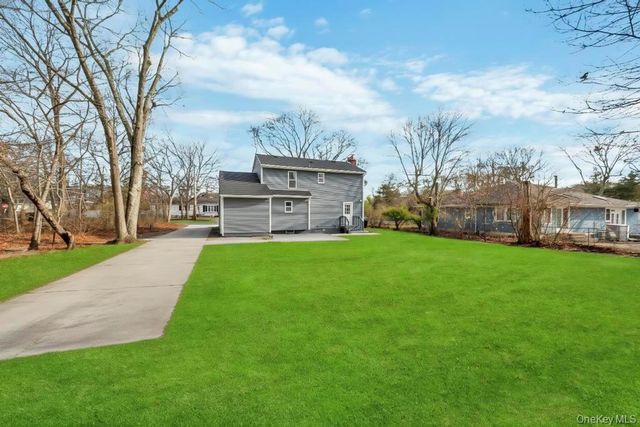 4 Dourland Road, Medford, NY 11763