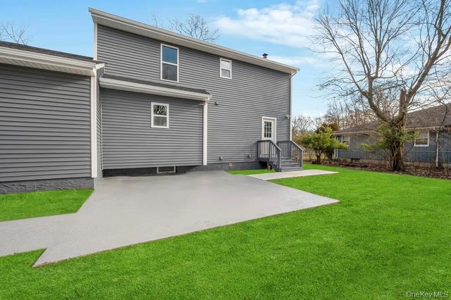 4 Dourland Road, Medford, NY 11763