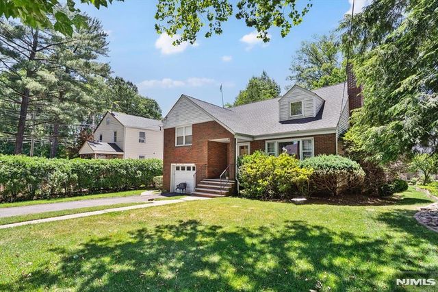 250 Briarcliffe Road, Teaneck, NJ 07666