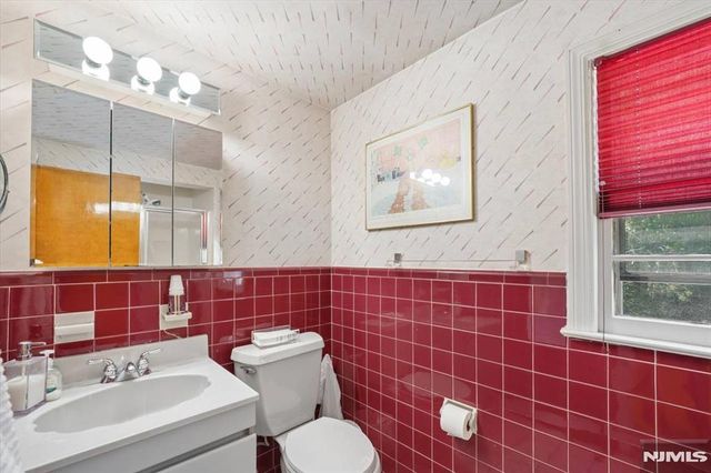250 Briarcliffe Road, Teaneck, NJ 07666
