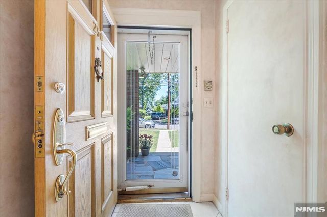 250 Briarcliffe Road, Teaneck, NJ 07666