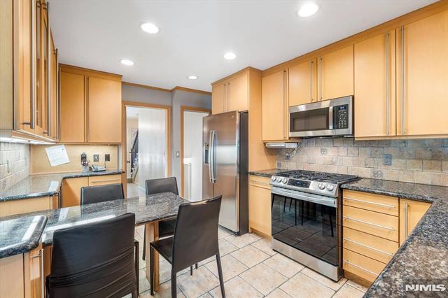 250 Briarcliffe Road, Teaneck, NJ 07666