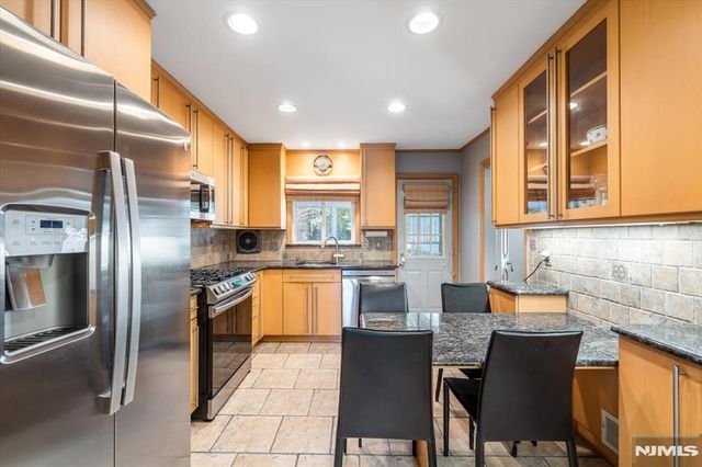 250 Briarcliffe Road, Teaneck, NJ 07666
