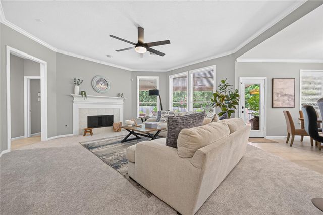 27 E Shale Creek Circle, The Woodlands, TX 77382