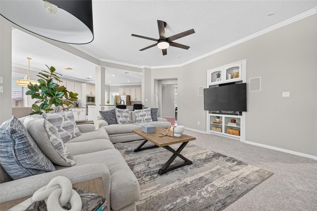 27 E Shale Creek Circle, The Woodlands, TX 77382