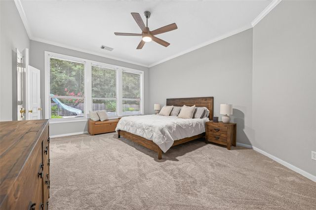 27 E Shale Creek Circle, The Woodlands, TX 77382