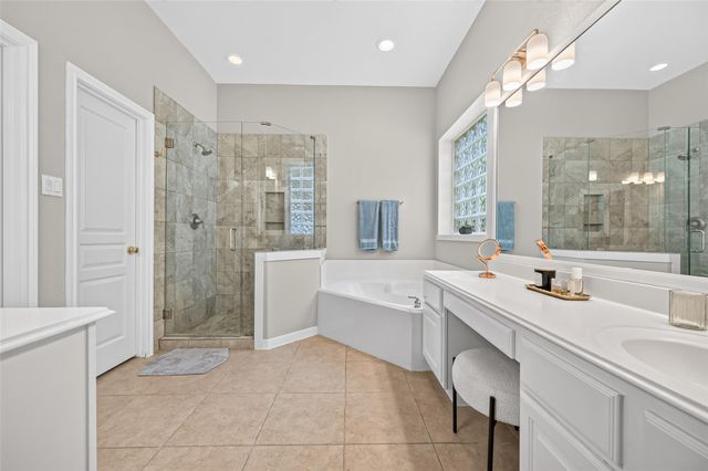 27 E Shale Creek Circle, The Woodlands, TX 77382