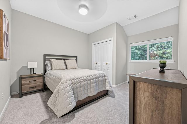27 E Shale Creek Circle, The Woodlands, TX 77382