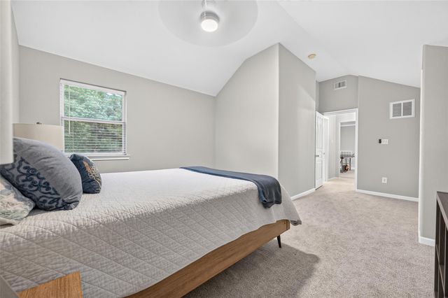 27 E Shale Creek Circle, The Woodlands, TX 77382