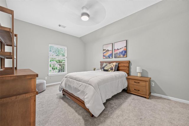 27 E Shale Creek Circle, The Woodlands, TX 77382