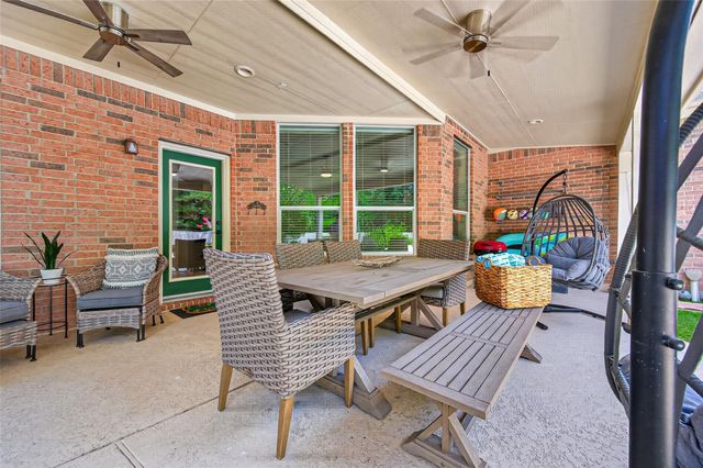 27 E Shale Creek Circle, The Woodlands, TX 77382