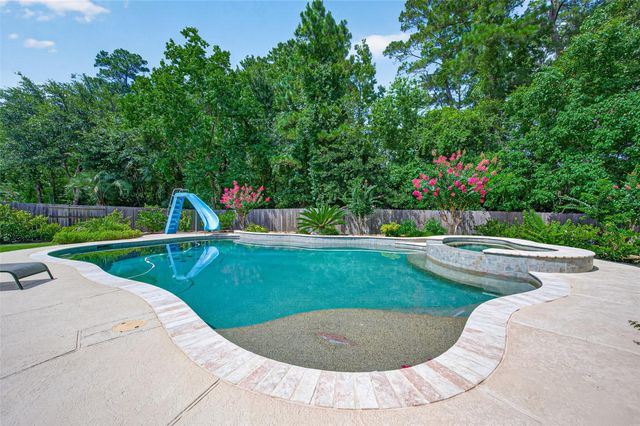 27 E Shale Creek Circle, The Woodlands, TX 77382
