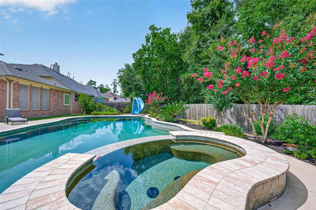 27 E Shale Creek Circle, The Woodlands, TX 77382