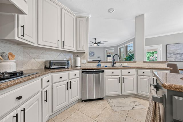 27 E Shale Creek Circle, The Woodlands, TX 77382