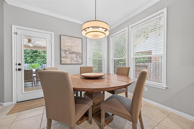 27 E Shale Creek Circle, The Woodlands, TX 77382