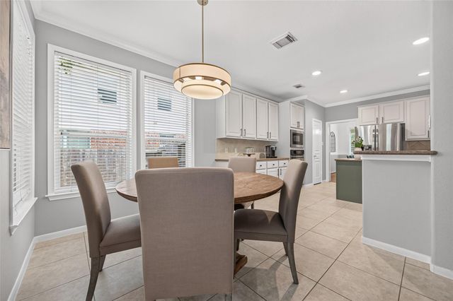 27 E Shale Creek Circle, The Woodlands, TX 77382