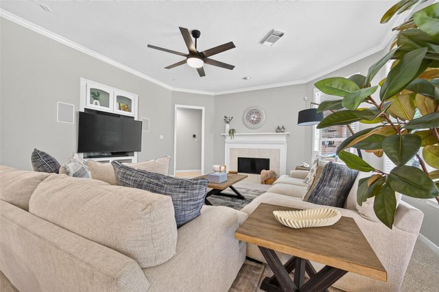 27 E Shale Creek Circle, The Woodlands, TX 77382