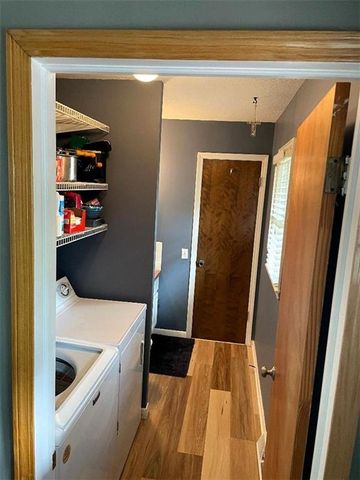 102 SW Moore Court, Blue Springs, MO 64014