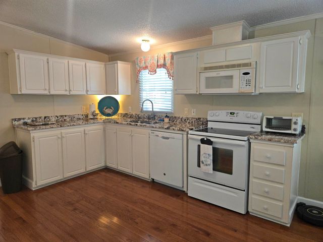 564 Lagrande Dr., Garden City Beach, SC 29576