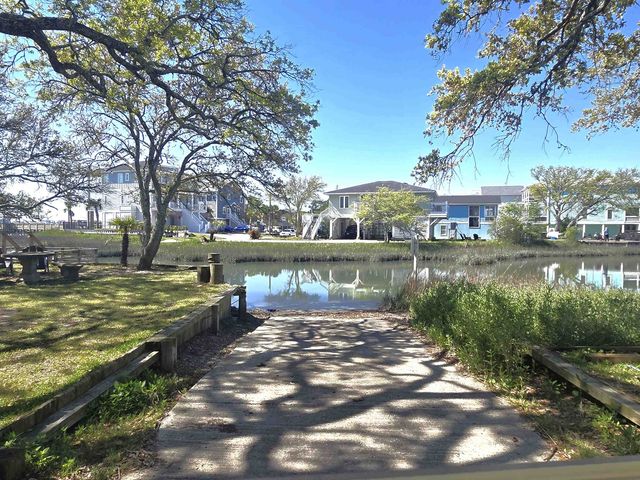 564 Lagrande Dr., Garden City Beach, SC 29576