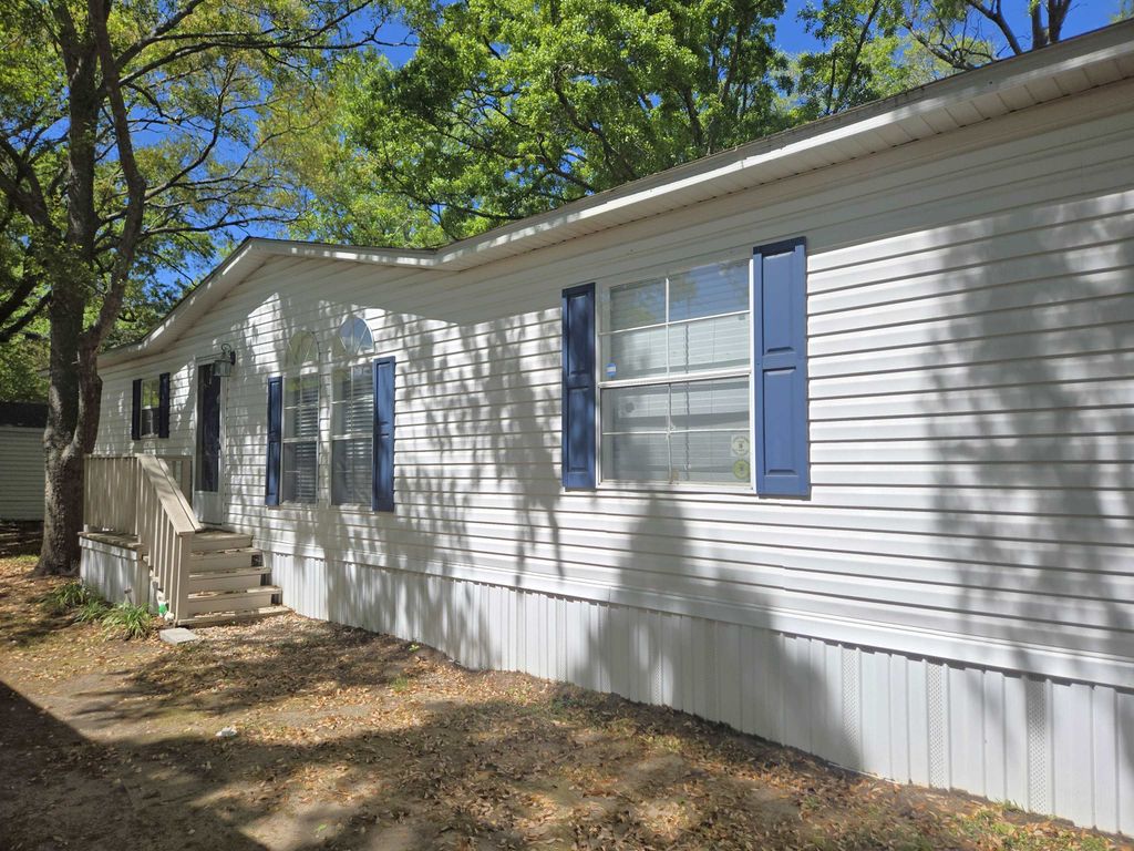 564 Lagrande Dr., Garden City Beach, SC 29576