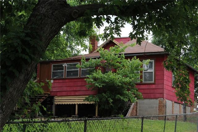 1331 Spruce Street, Leavenworth, KS 66048
