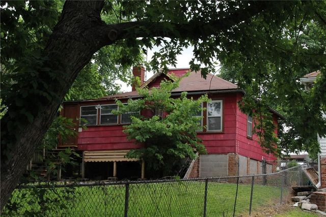 1331 Spruce Street, Leavenworth, KS 66048