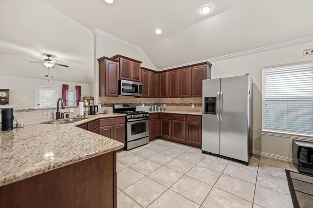 24118 Mckinzie Ridge Drive, Porter, TX 77365