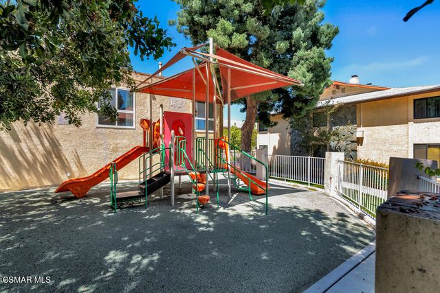 8021 Canby Avenue 3, Reseda, CA 91335