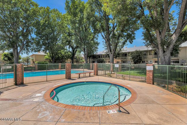 8021 Canby Avenue 3, Reseda, CA 91335