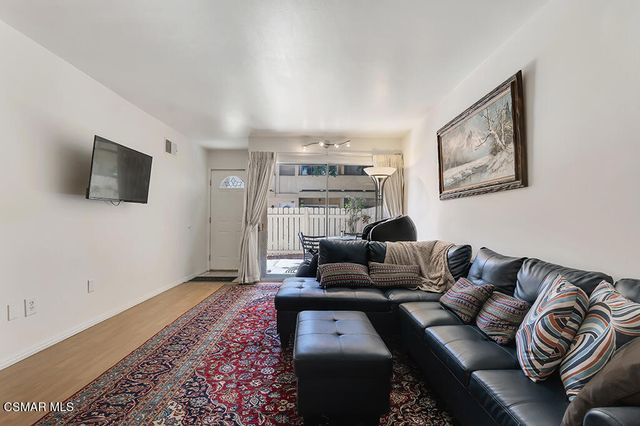 8021 Canby Avenue 3, Reseda, CA 91335