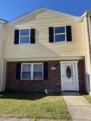 207 Myrtlewood Circle, Jacksonville, NC 28540