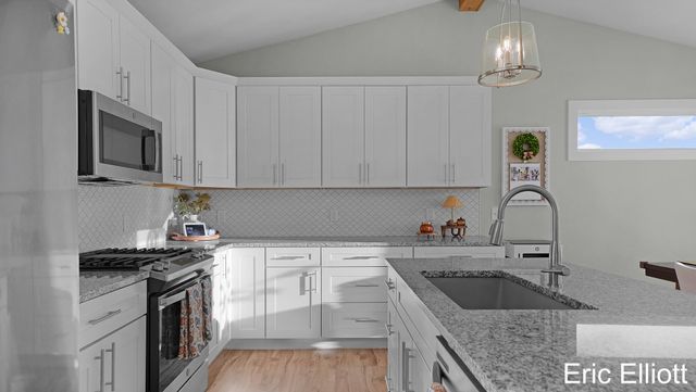 3932 Elm Ridge Drive, Holland, MI 49424