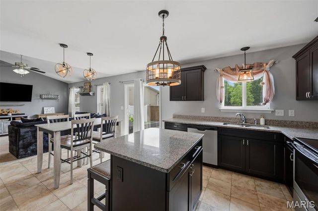 10 Gracie Claire Court, Moscow Mills, MO 63362